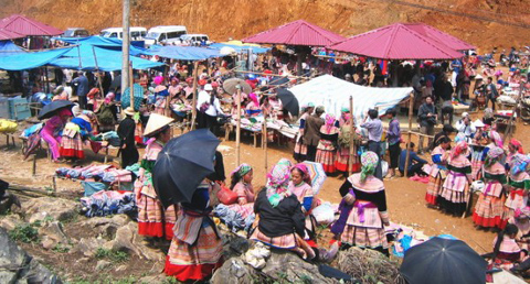 Can Cau market in Si Ma Cai